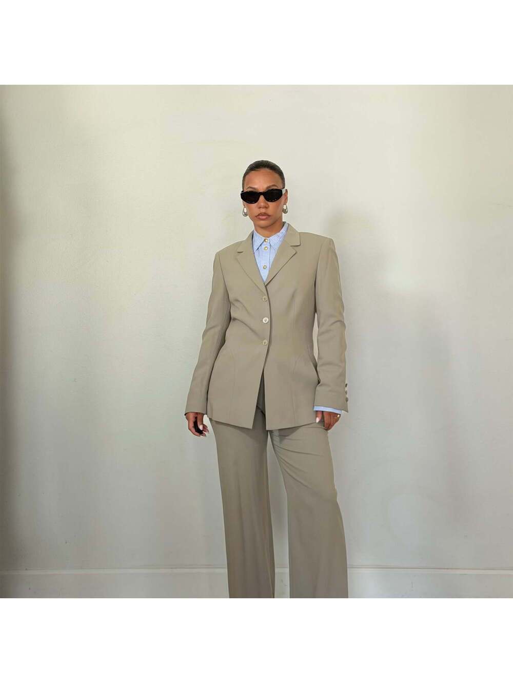 Escada - Picture 2 of 9
